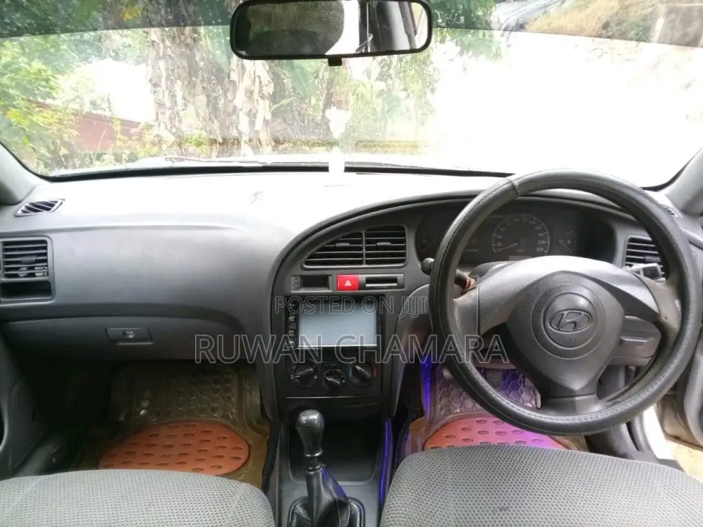 Hyundai Elantra 2000 Car (Used)