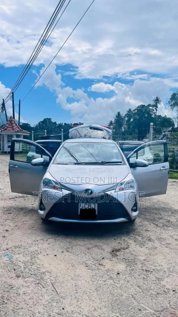 Toyota Vitz 2017 Car (Used)