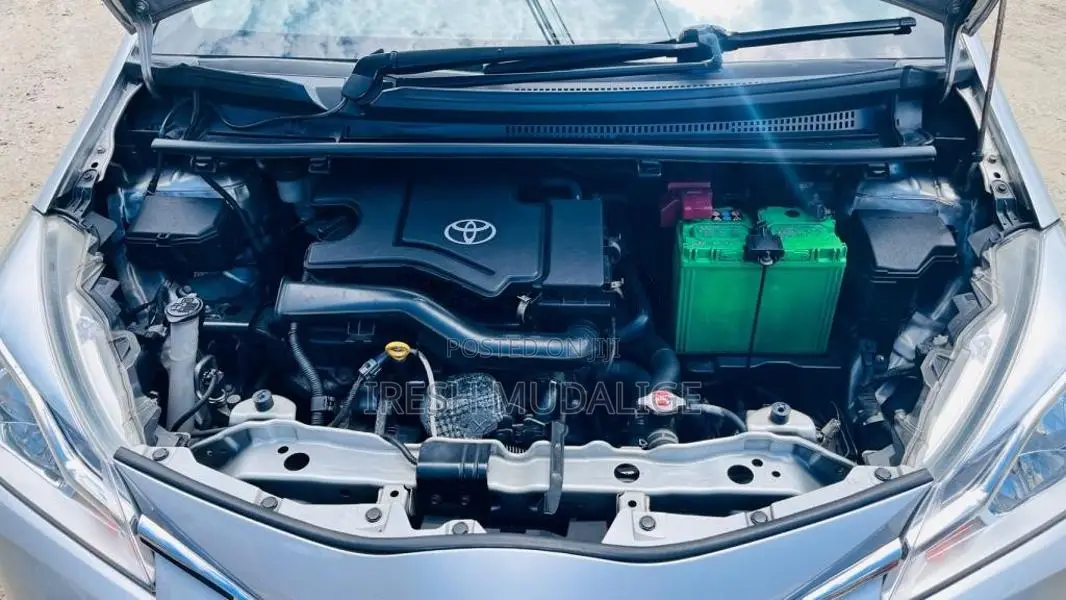 Toyota Vitz 2017 Car (Used)