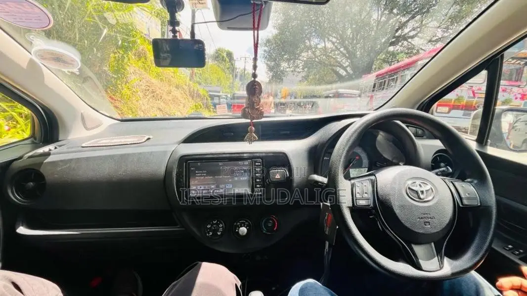 Toyota Vitz 2017 Car (Used)