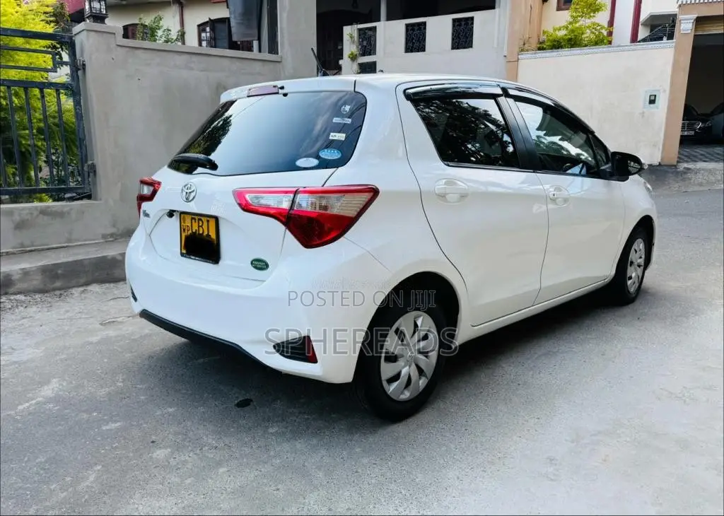 Toyota Vitz 2018 Car (Used)