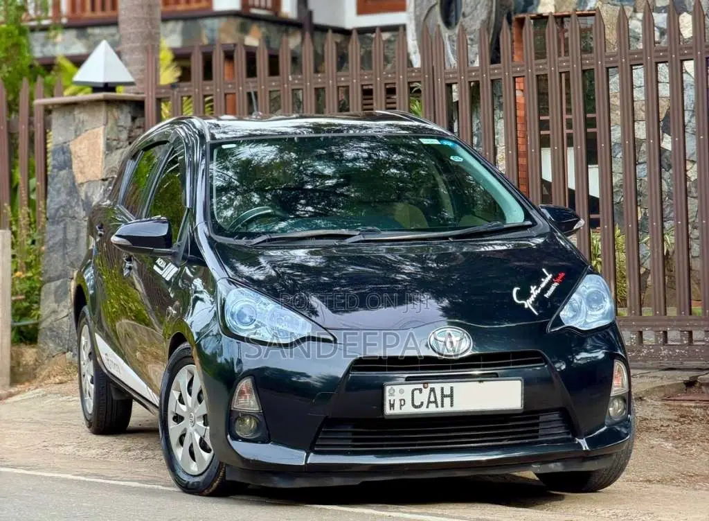 Toyota Aqua 2013 Car (Used)