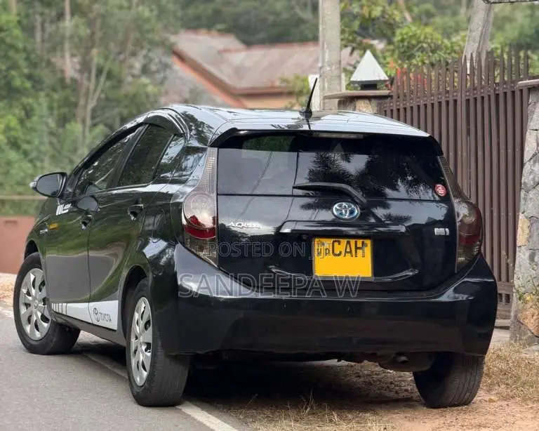 Toyota Aqua 2013 Car (Used)
