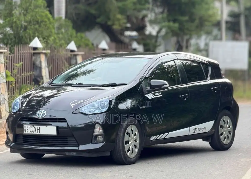Toyota Aqua 2013 Car (Used)