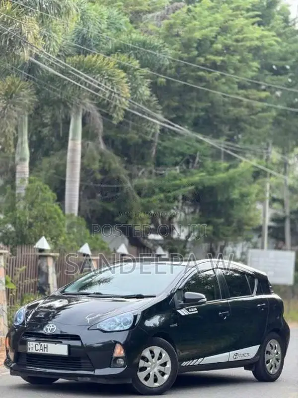Toyota Aqua 2013 Car (Used)
