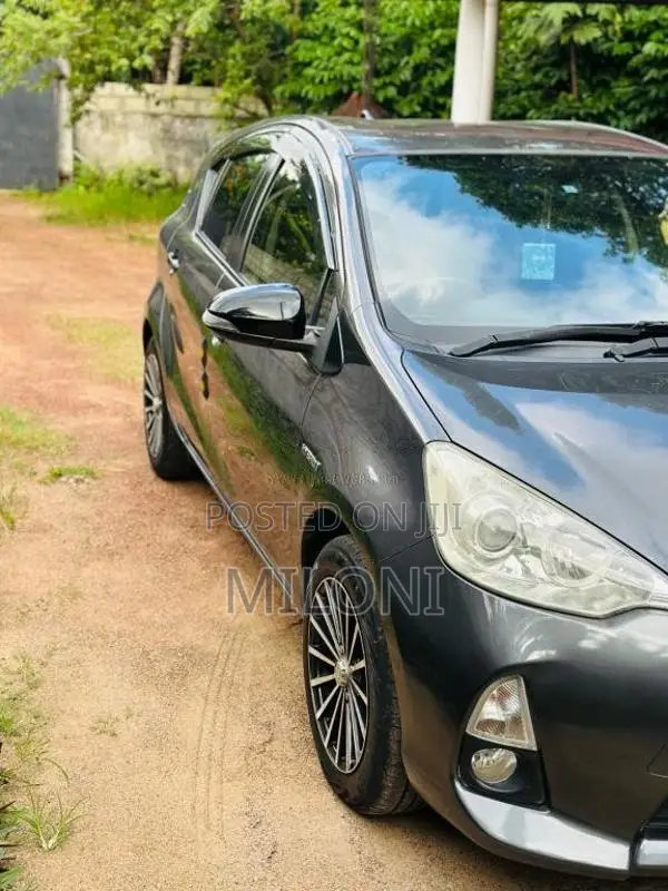 Toyota Aqua G Grade 2012 Car (Used)