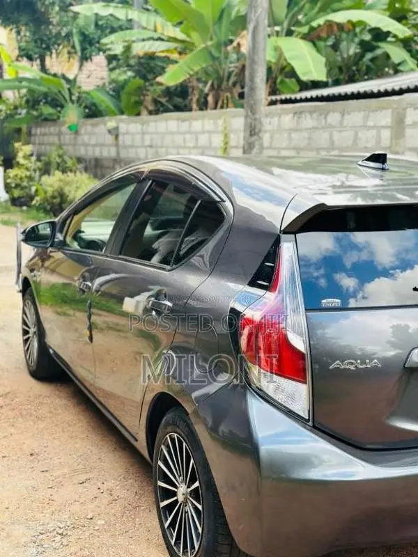 Toyota Aqua G Grade 2012 Car (Used)
