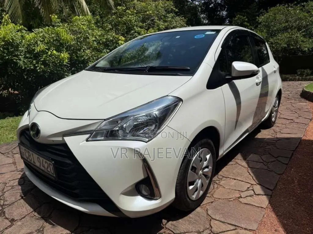 Toyota Vitz 2017 Car (Used)
