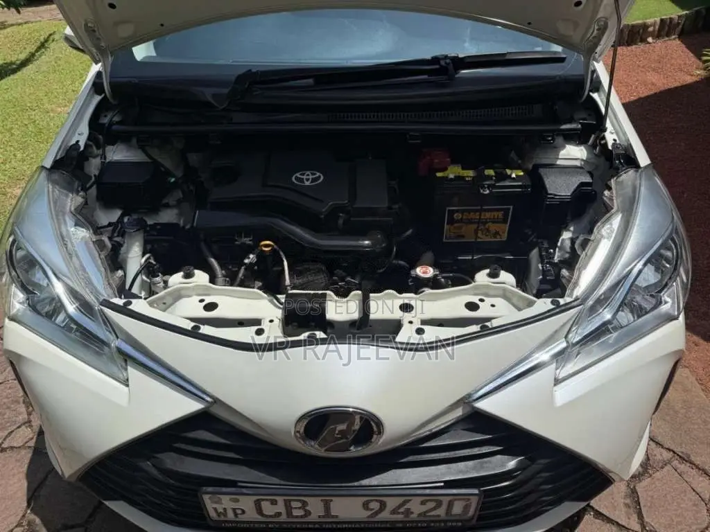 Toyota Vitz 2017 Car (Used)