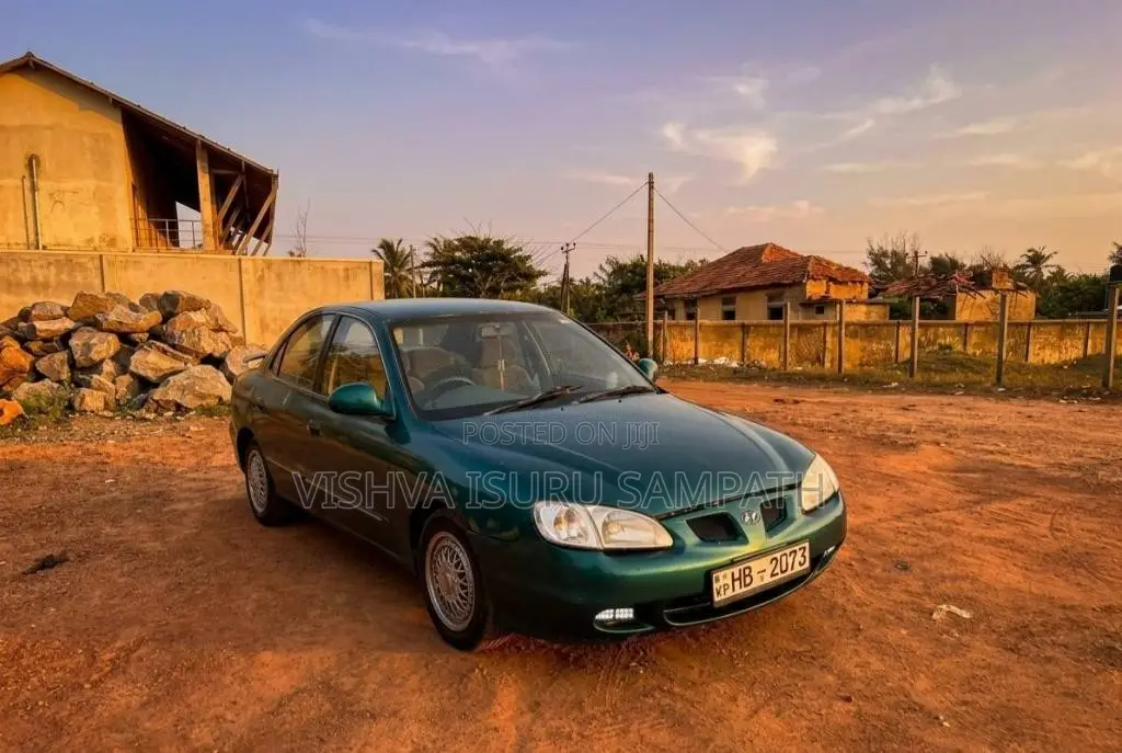 Hyundai Elantra 2000 Car (Used)