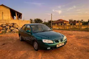 Hyundai Elantra 2000 Car (Used)