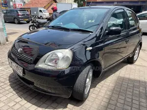 Toyota Vitz 2000 Car (Used)