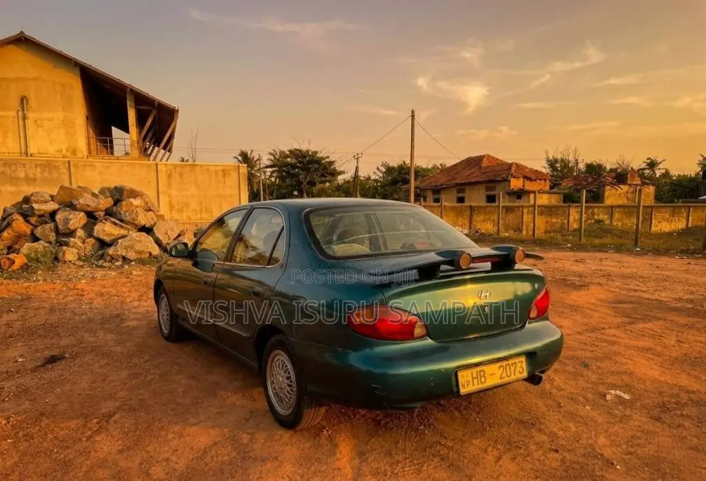 Hyundai Elantra 2000 Car (Used)