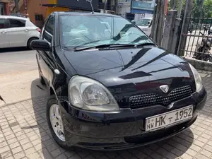 Toyota Vitz 2000 Car (Used)