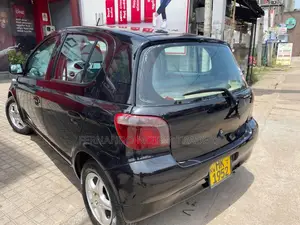 Toyota Vitz 2000 Car (Used)