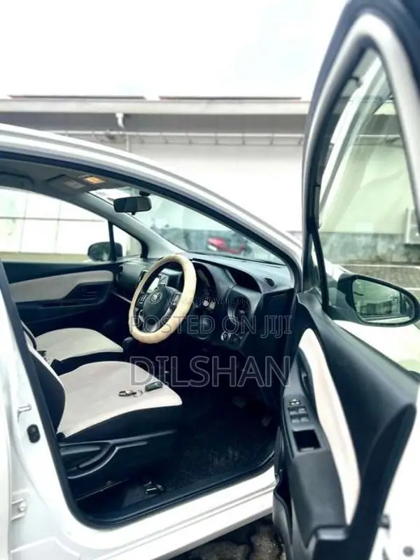 Toyota Vitz 2018 Car (Used)