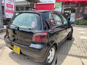 Toyota Vitz 2000 Car (Used)