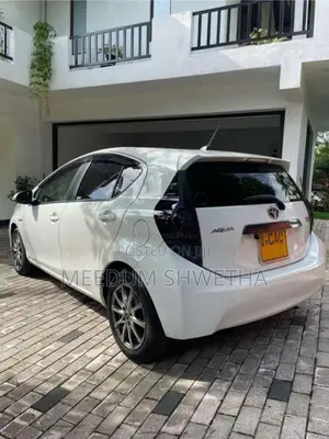 Toyota Aqua 2012 Car (Used)