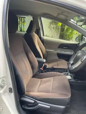 Toyota Aqua 2012 Car (Used)