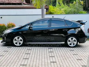 Toyota Prius S Touring 2014 Car (Used)
