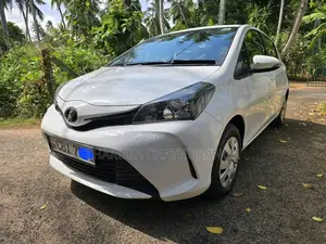 Toyota Vitz 2016 Car (Used)