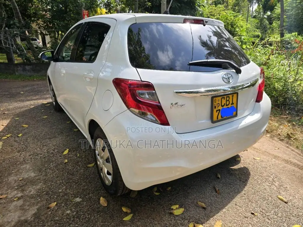 Toyota Vitz 2016 Car (Used)