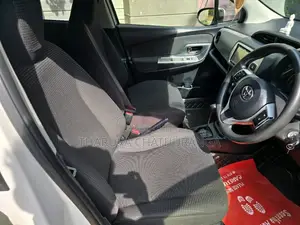 Toyota Vitz 2016 Car (Used)