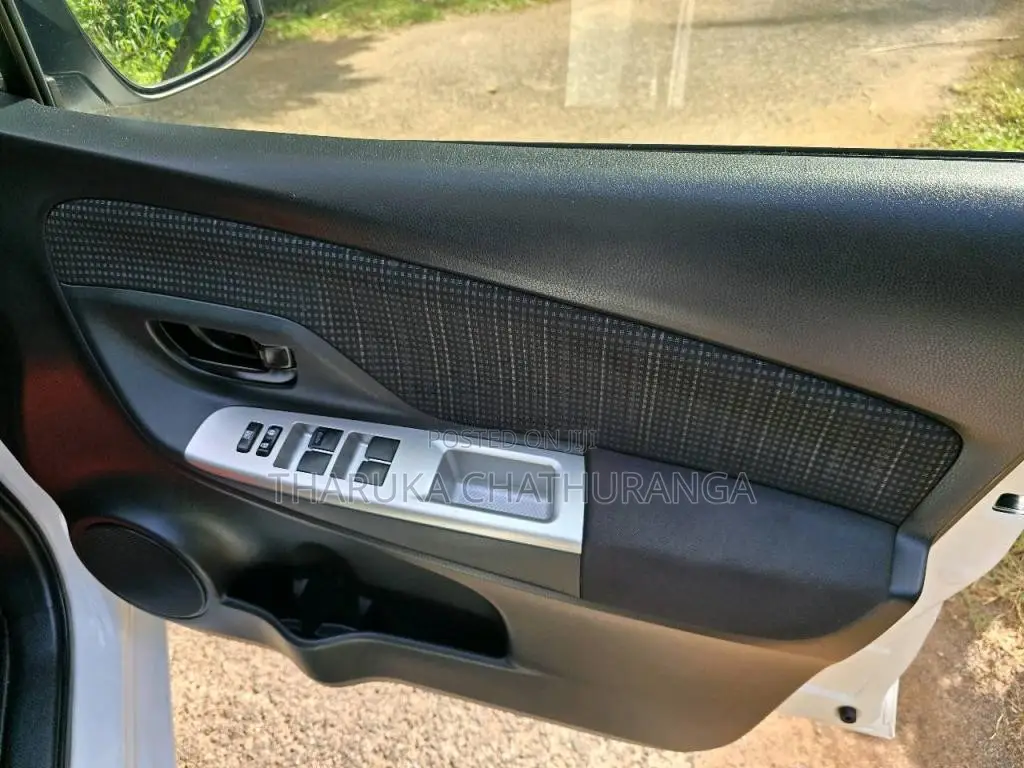 Toyota Vitz 2016 Car (Used)