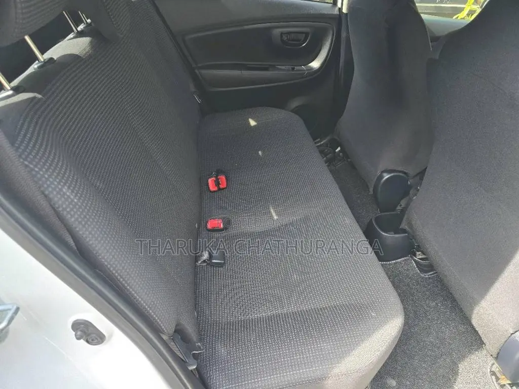 Toyota Vitz 2016 Car (Used)
