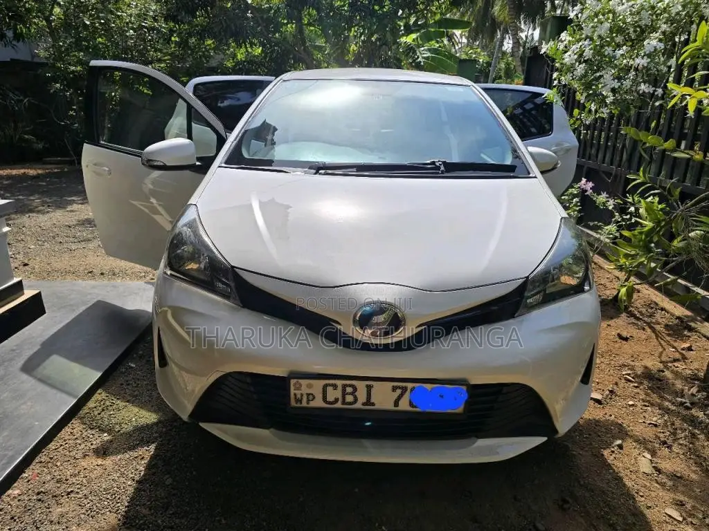 Toyota Vitz 2016 Car (Used)
