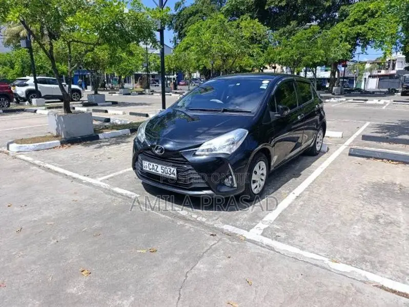 Toyota Vitz 2017 Car (Used)
