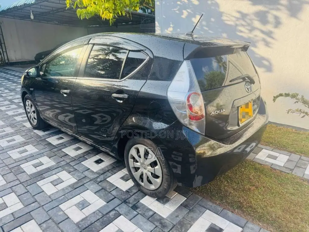 Toyota Aqua S Grade 2013 Car (Used)