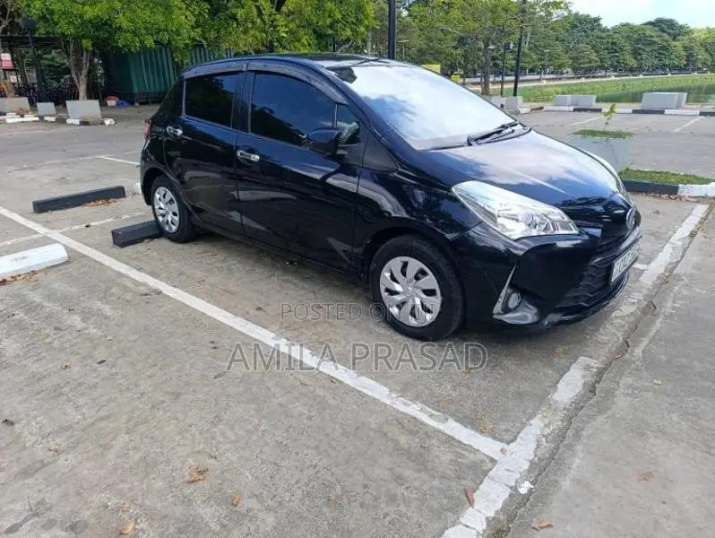 Toyota Vitz 2017 Car (Used)