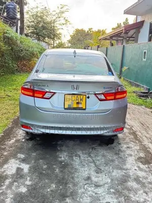 Honda Grace 2016 Car (Used)
