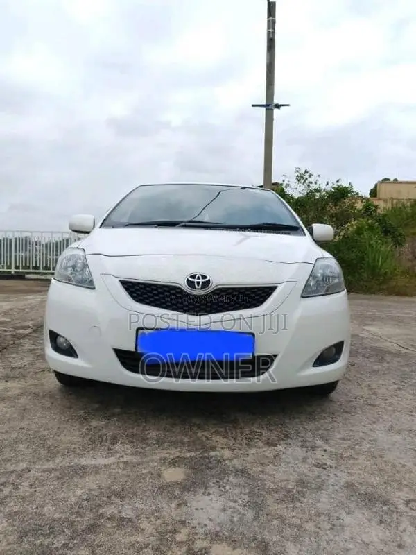 Toyota Yaris 2011 Car (Used)