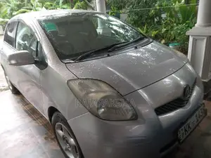 Toyota Vitz 2007 Car (Used)