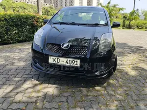 Toyota Vitz 2005 Car (Used)