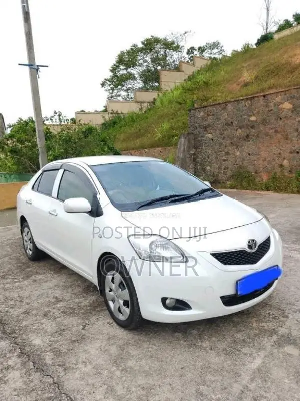Toyota Yaris 2011 Car (Used)