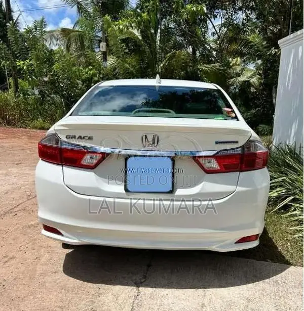 Honda Grace 2017 Car (Used)