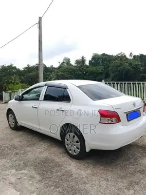 Toyota Yaris 2011 Car (Used)