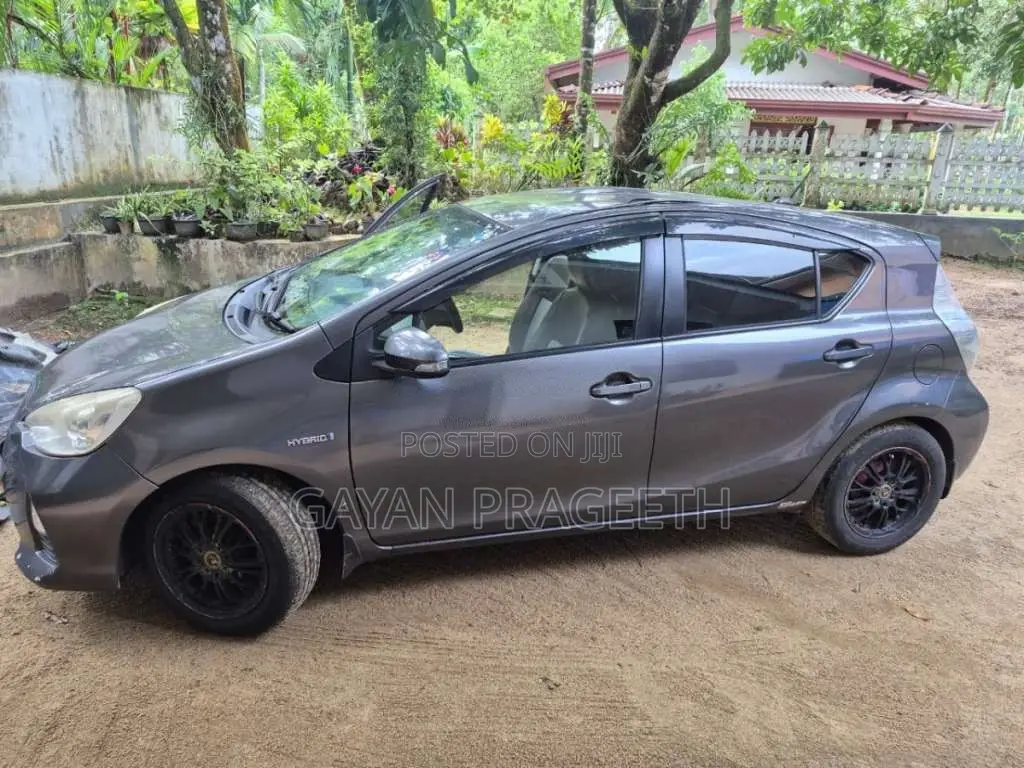 Toyota Aqua 2015 Car (Used)
