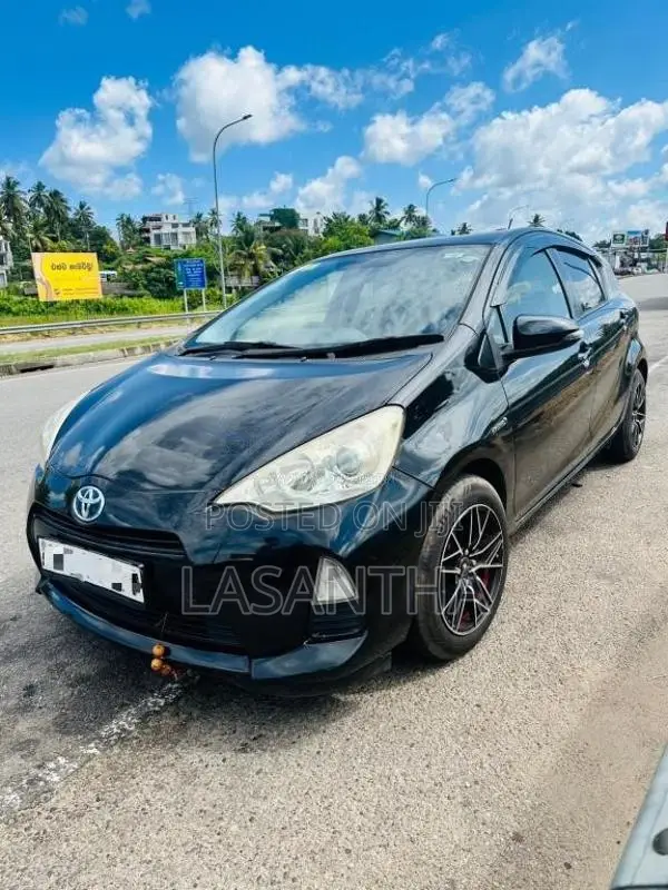 Toyota Aqua 2013 Car (Used)