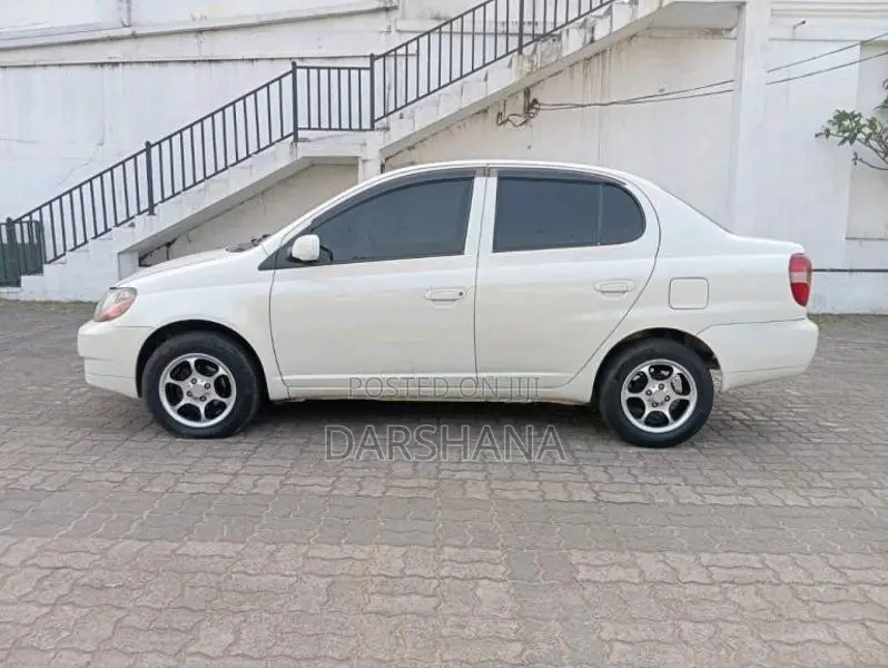 Toyota Platz 2005 Car (Used)
