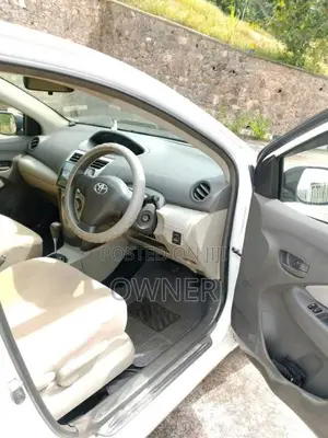 Toyota Yaris 2011 Car (Used)