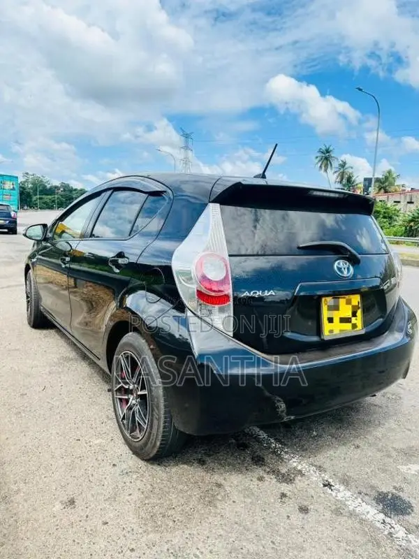 Toyota Aqua 2013 Car (Used)