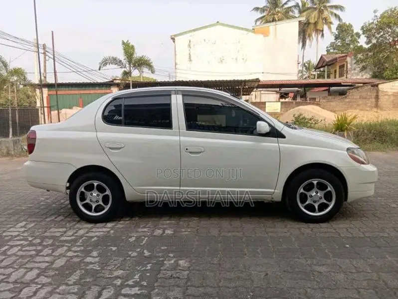 Toyota Platz 2005 Car (Used)