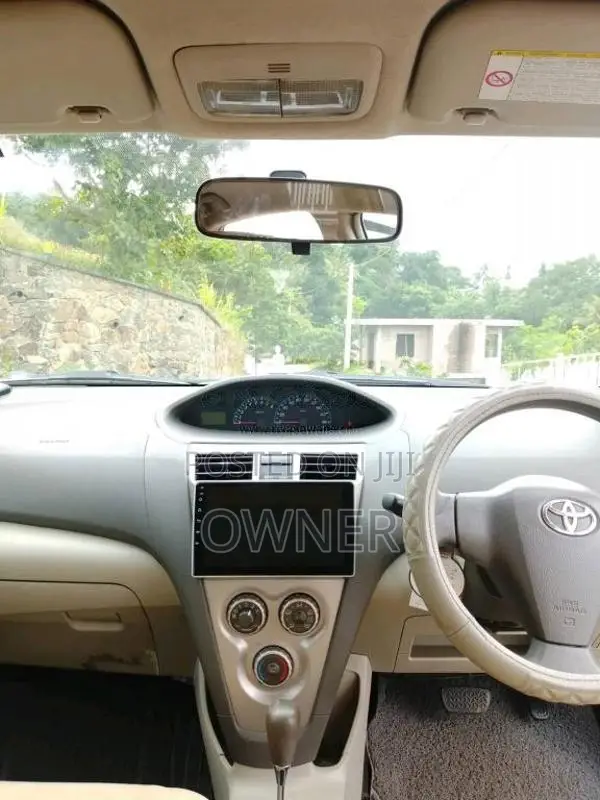 Toyota Yaris 2011 Car (Used)