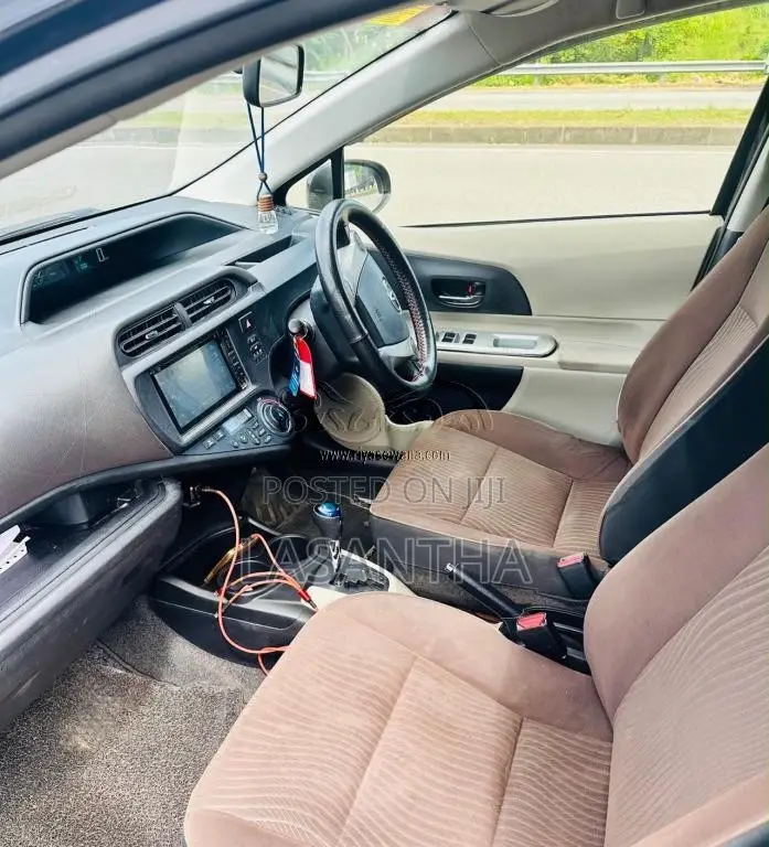 Toyota Aqua 2013 Car (Used)