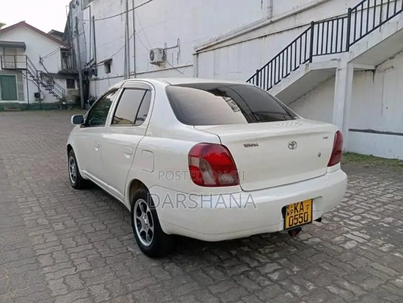 Toyota Platz 2005 Car (Used)