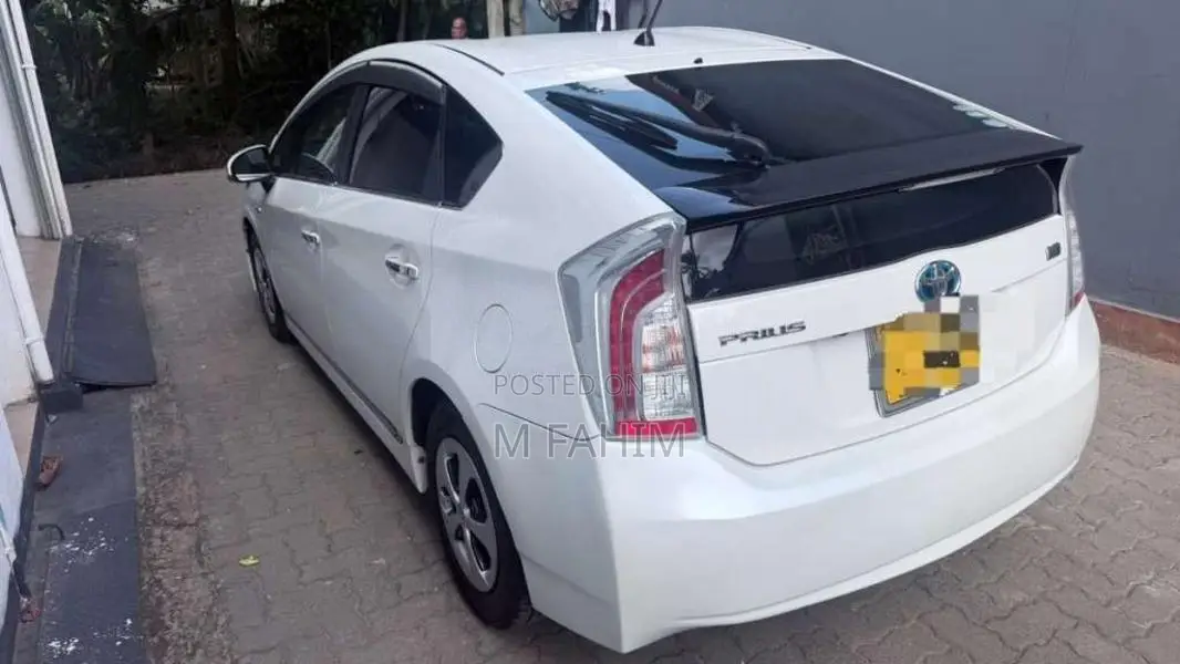 Toyota Prius 2014 Car (Used)